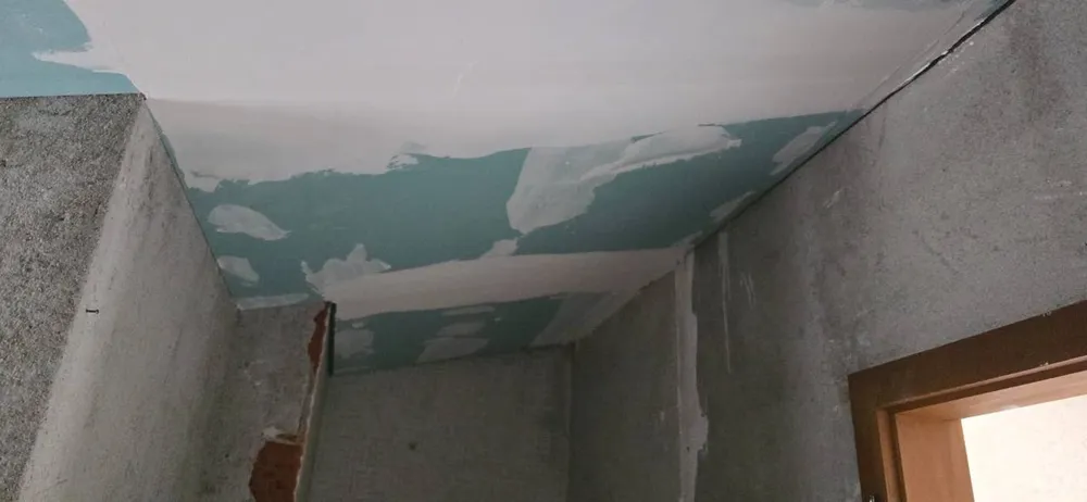 Plafond intérieur lissé et préparé
