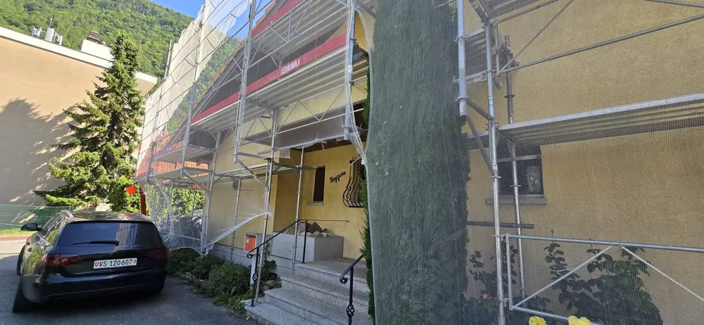 Façades extérieures d'immeubles rénovées en Valais